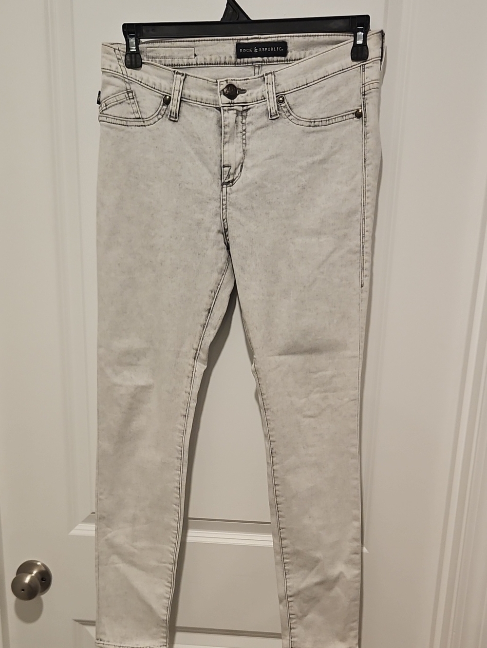 Rock & Republic Women's Light Gray Acid Wash Skinny Jeans